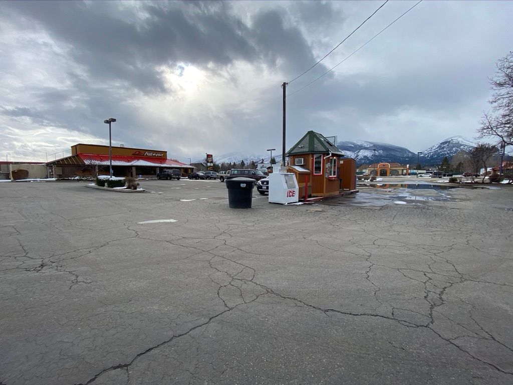 Hamilton Pizza Hut Parking Lot: 1006 N 1st St, Hamilton, MT 59840